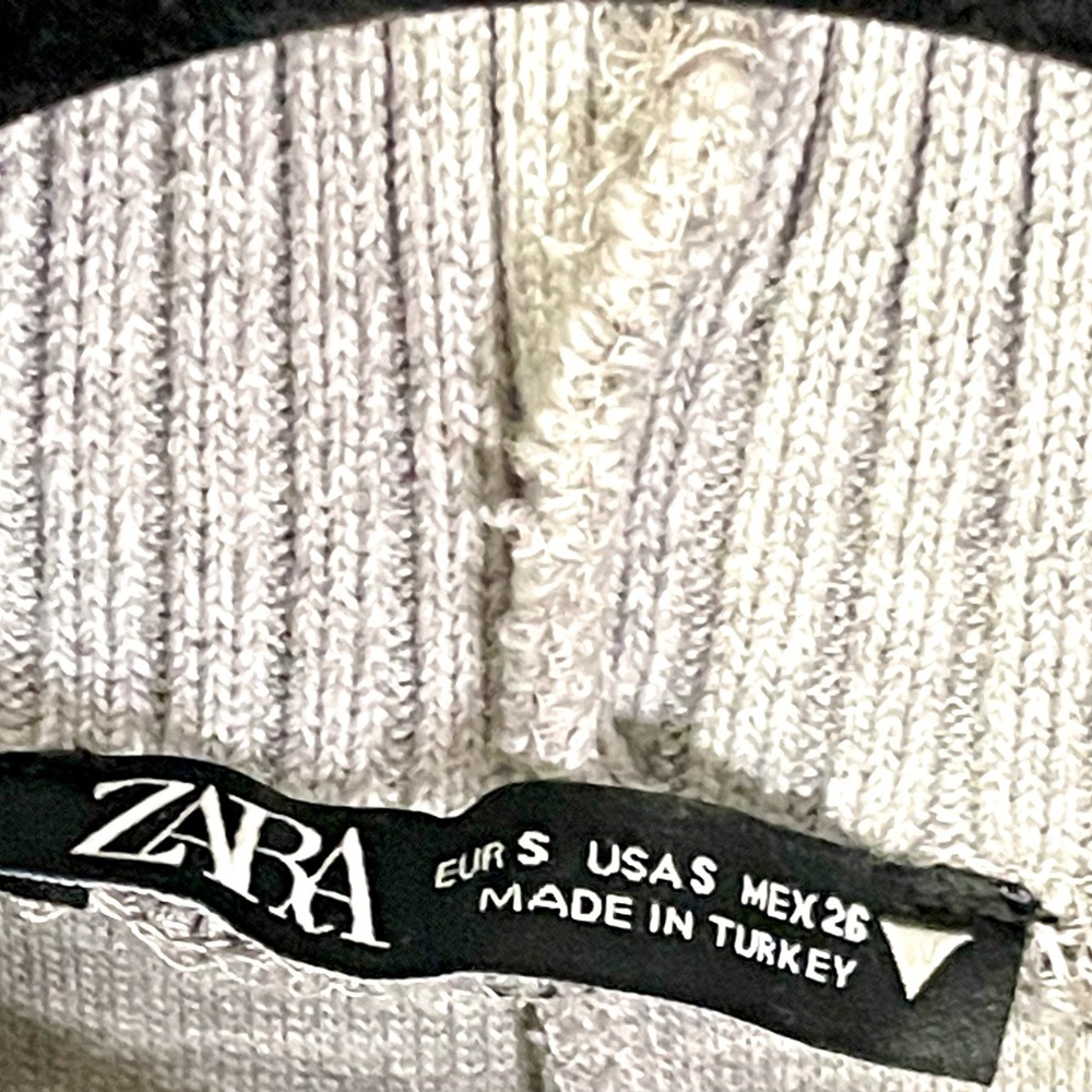Women’s Zara Small gray sweater - Picture 4 of 4